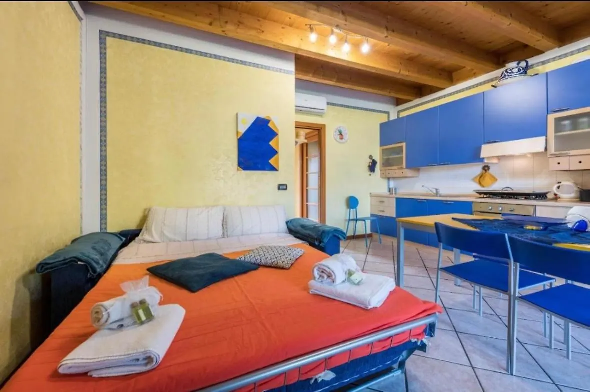 Appartamento Gardasun Padenghe sul Garda 0*,  Italy